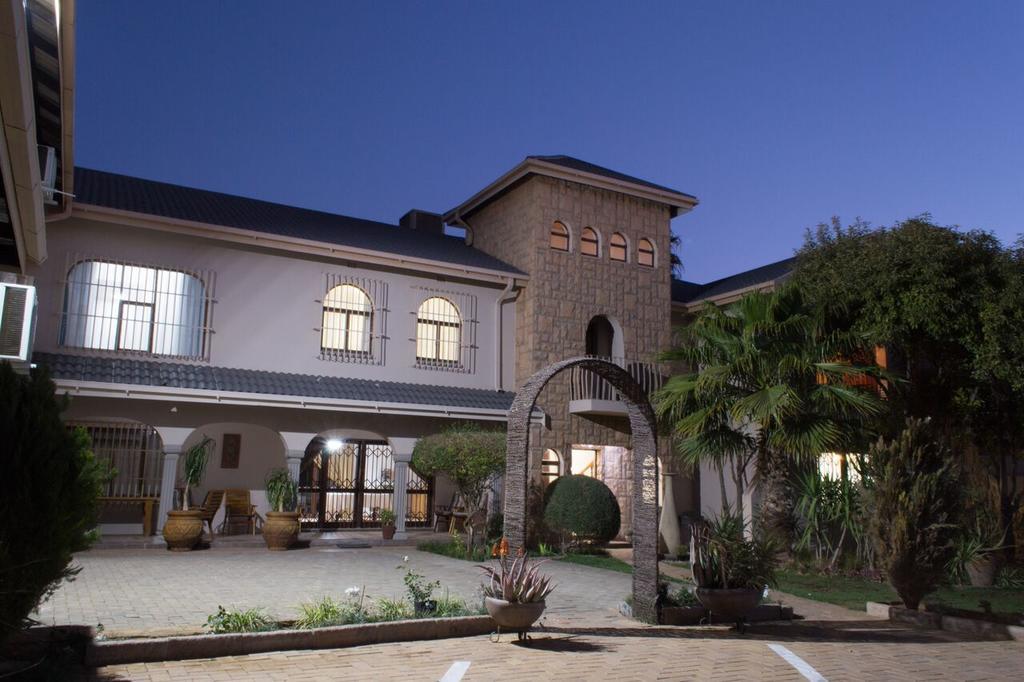 Tuscany Vryburg Экстерьер фото