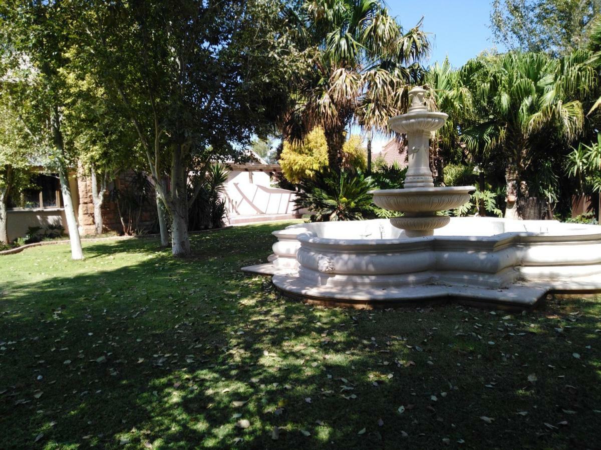 Tuscany Vryburg Экстерьер фото