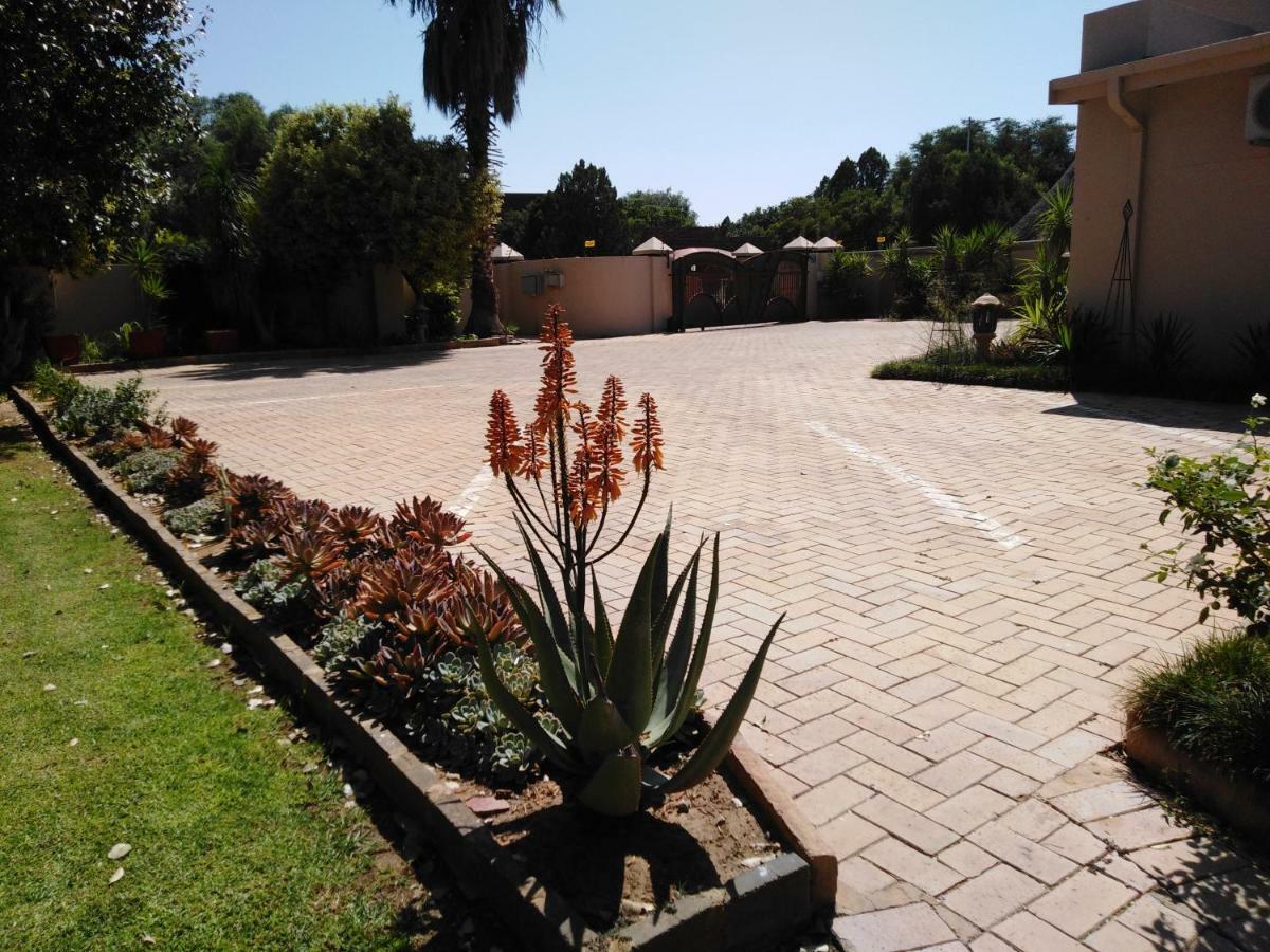 Tuscany Vryburg Экстерьер фото